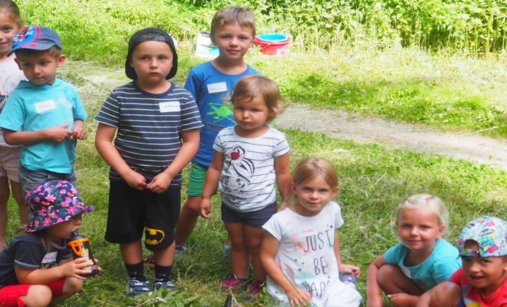 Den Wald mit allen Sinnen erlebten Kinder bei einer Ferienaktion in Eidenberg. Foto: Maria Neubauer