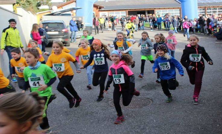 Viele Kinder und Erwachsene starteten beim Pesenbachtallauf. Fotos: Union Feldkirchen/Donau