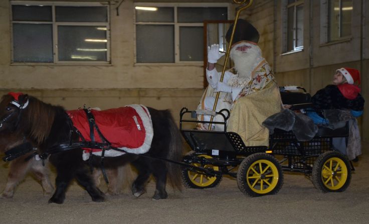 Der Nikolaus besucht am 6. Dezember  die Kinder am Pferdehof Sonnberger.  Foto: Erika Ganglberger