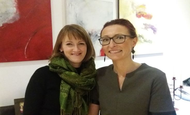 Caroline Erlacher (l.) und Eva Bernauer (r.) betreuen die Zwergerlgruppe. Foto: Spektrum 