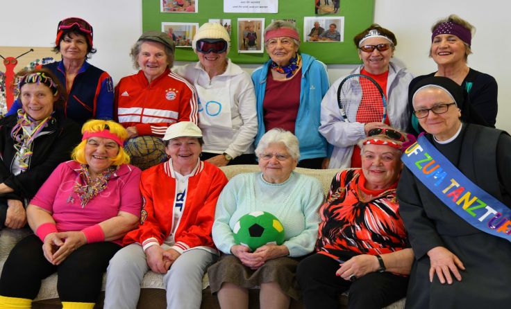 Die sportliche Damengruppe mit ihrer Leiterin Grini Irminger (vorne l.) Foto: Erika Ganglberger