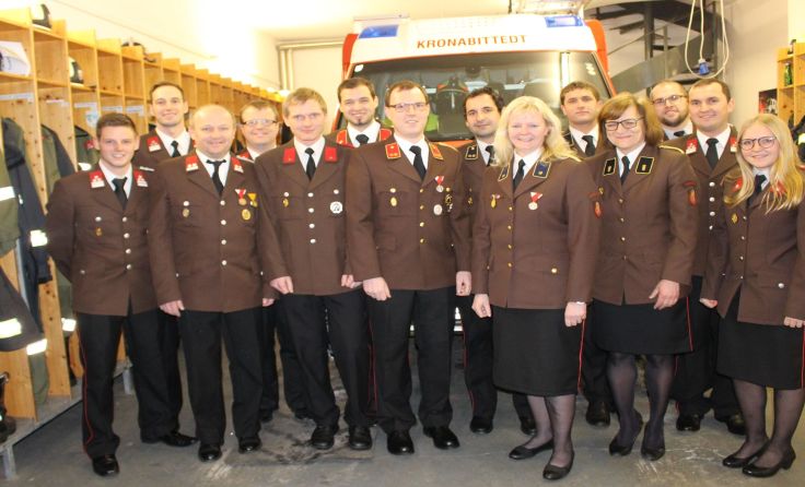 Das erweiterte FF-Kommando mit Bgm Gertraud Deim Fotos: FF Kronabittedt 