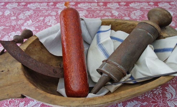 Bei der Ausstellung wird auch ein Wurstfüller präsentiert. Foto: Johann Mülleder