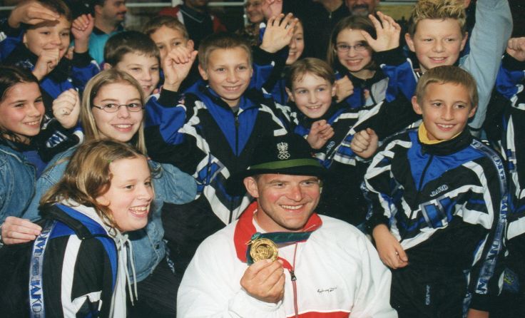 Walter Hanl (l.) nach seinem Paralympics-Sieg 1996 Fotos: SVG