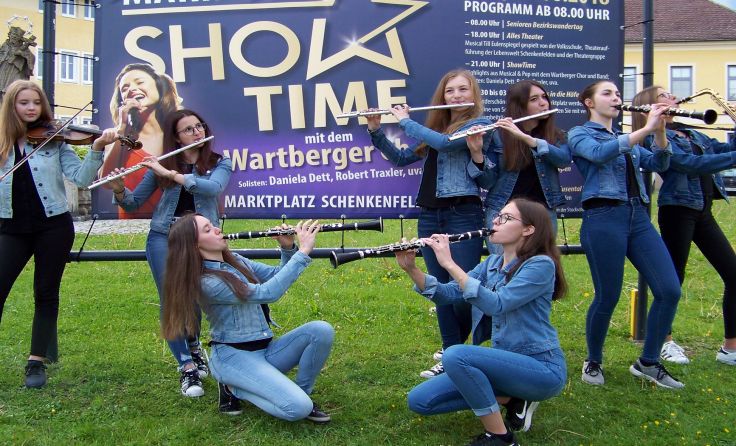 Newcomer treffen beim Marktfest auf Musical-Star. Foto: Andreas Wimmer 