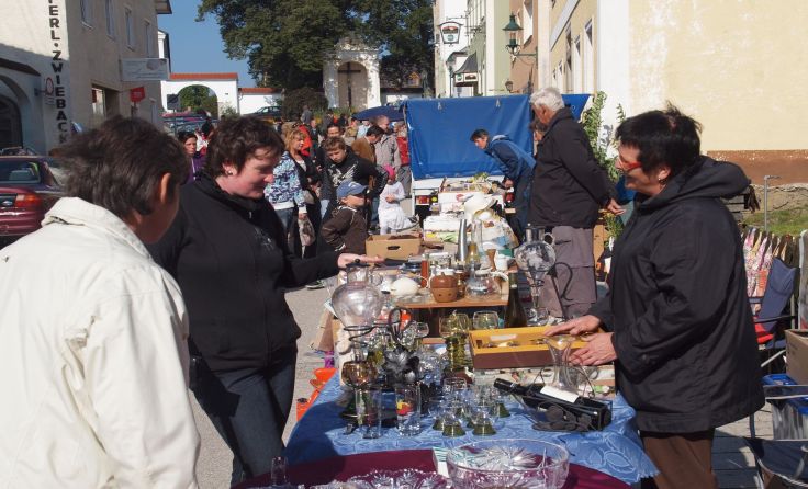 Der Gramastettner Flohmarkt lädt am 17. Juni zum Stöbern ein. Fotos: Gerhard Öller