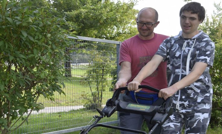 Für die Gartenarbeit benötigt das Diakoniewerk noch Werkzeug. Fotos: Diakoniewerk