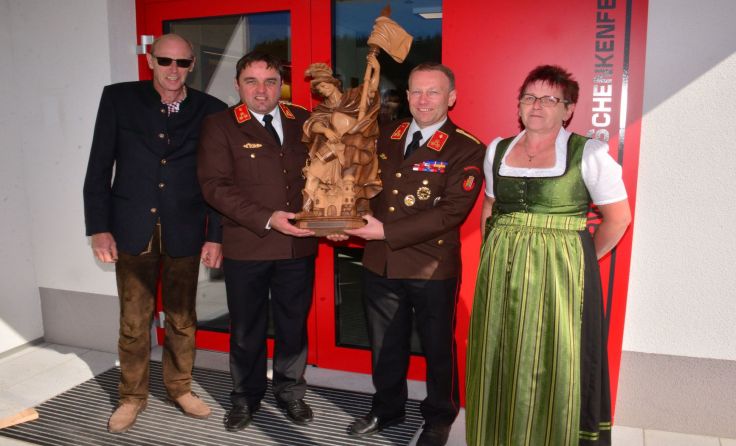 Das neue Feuerwehrhaus wurde bei einem Fest eingeweiht. Fotos: Herbert Denkmayr