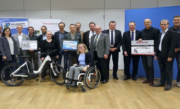 Landesrat Günther Steinkellner mit den Gewinnern Foto: Land OÖ/Sabrina Liedl 