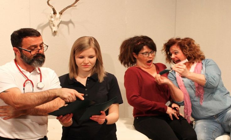 Die Theatergruppe Rainbach bringt eine Komödie auf die Bühne. Foto: Lisa Maria Zeindlhofer
