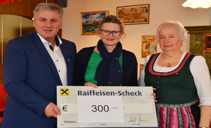 Bgm. Weißenböck, VS-Direktorin Maria Heine-Klug, Edeltraud Pirklbauer Fotos: Henrike Gratzl