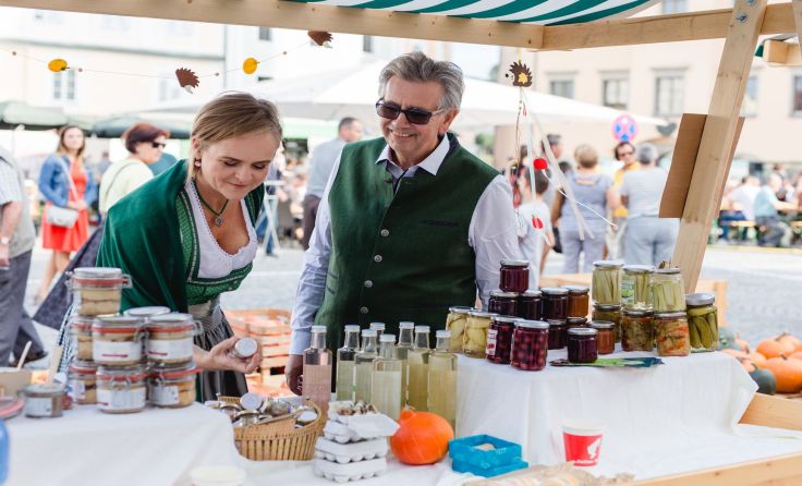Der erste Genussmarkt der Saison lädt am 10. Mai zum Bummeln ein. Foto: Flora Fellner