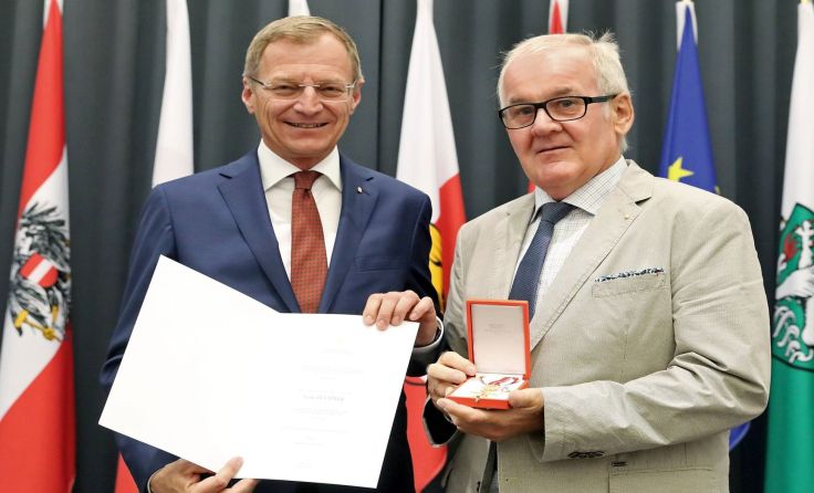 Landeshauptmann Thomas Stelzer mit Franz Puchner Foto: Land OÖ
