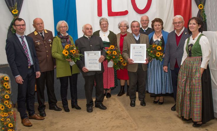 Bgm. Wolfgang Schartmüller mit den Geehrten Foto: Herbert Schauer