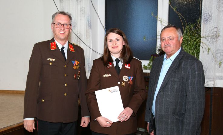 Martin Hildner, Julia Lehner und Bürgermeister Alois Pils Fotos: Johannes Bräuer