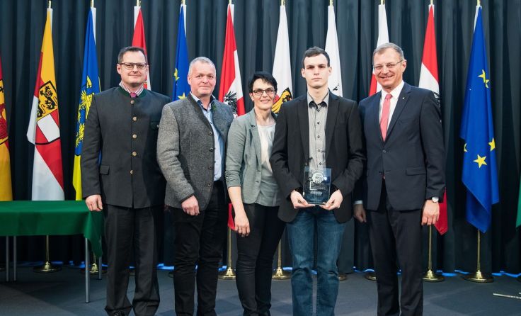 Geschäftsführer Andreas Elmecker, Familie Kapfer, LH Thomas Stelzer Foto: Land OÖ/Mayrhofer