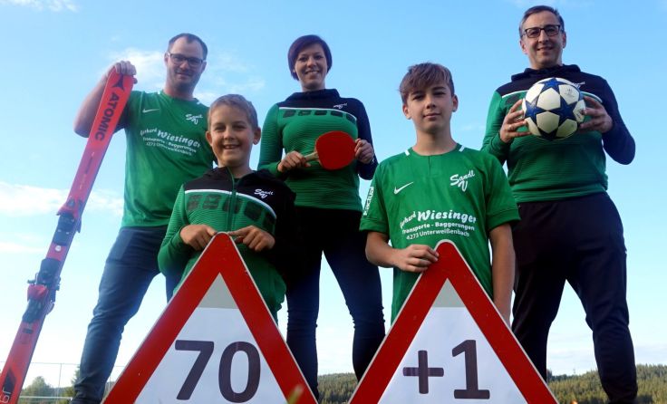 Das Team des Sportvereins Sandl lädt zum Jubiläumsfest ein. Foto: Martina Lehner