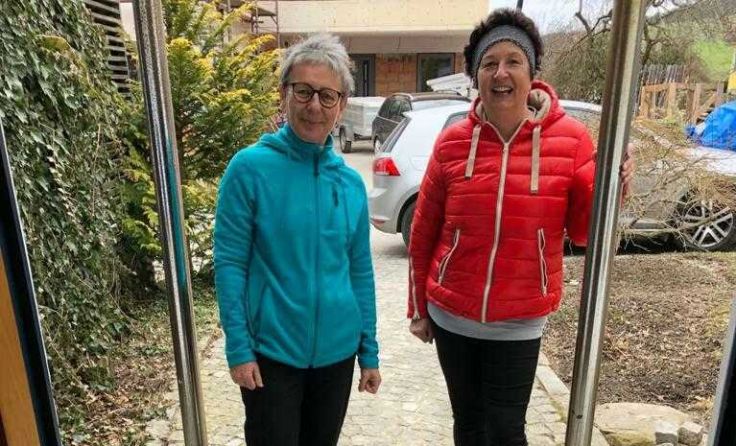 Viele Menschen unterstützen Karin Paar (l.) bei ihrer Hilfsaktion. Fotos: privat