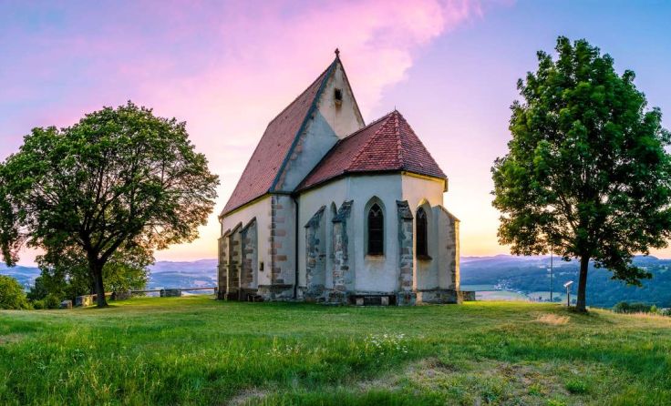 Die Wenzelskirche in Wartberg ist weithin sichtbar. Foto: Johann Steininger