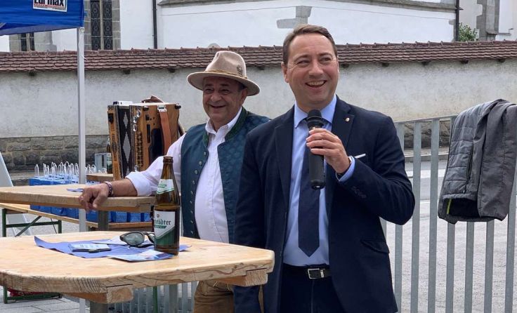 Rudolf Hütter (l.) und LH-Stv. Manfred Haimbuchner (r.) in Lasberg Foto: privat