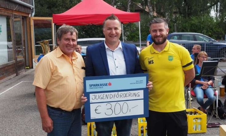 Die FPÖ Rainbach überreichte eine Spende von 300 Euro. Foto: privat