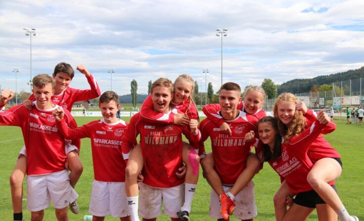 Die Freistädter Faustball-Jugend hatte allen Grund zum Jubeln. (Foto: Franz Karger/umschau.at)
