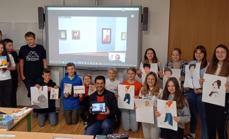 Schüler der MS Königswiesen mit ihren Kunstwerken (Foto: MS Königswiesen)