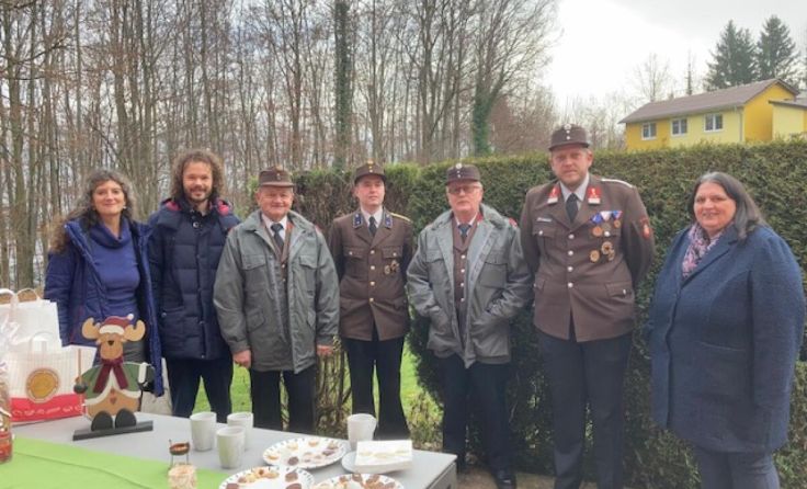 Spendenübergabe an die Wohngruppe des Kinderdorfs (Foto: FF Freistadt)