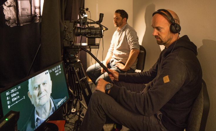 Aufnahmesetting bei Zeitzeugeninterviews (Foto: www.lukaszentel.com/Post Bellum)