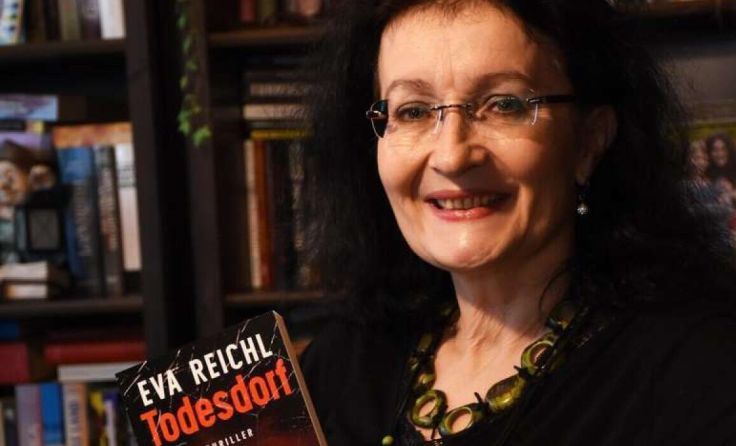 Eva Reichl liest aus ihrem Krimi (Foto: Lisa Reichl)
