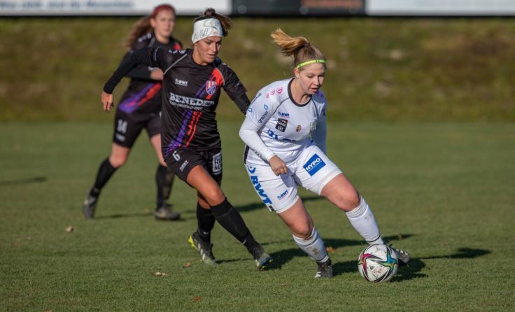 Lea Pilgerstorfer (r.) beim Spiel gegen die SPG Hagenberg/Schweinbach (Foto: LASK)