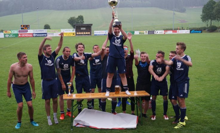 Auch heuer gibt es beim Dörferturnier wieder einen Pokal zu gewinnen. (Foto: Union Windhaag)
