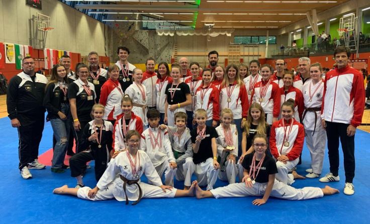 Poomsae-Mannschaften aus Freistadt (l.) und Tragwein (Foto: TKD ASKÖ Freistadt/TKD ASVÖ Tragwein)