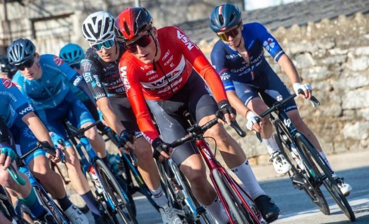 Thomas Tichler (rotes Shirt) in Kroatien (Foto: Mario Stiehl)