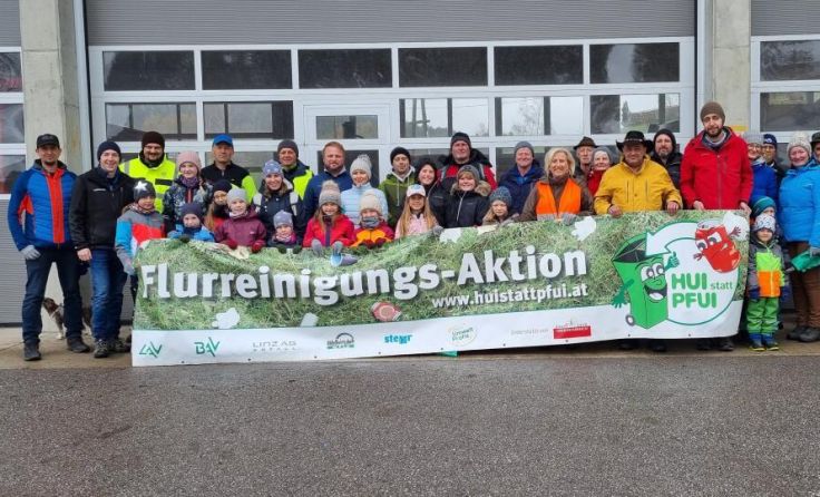 Viele freiwillige Helfer sammelten Müll in Lasberg. (Foto: Gemeinde Lasberg)