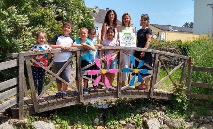 Die VS 1 Freistadt erhielt das Zertifikat "Natur im Garten". (Foto: VS 1 Freistadt)