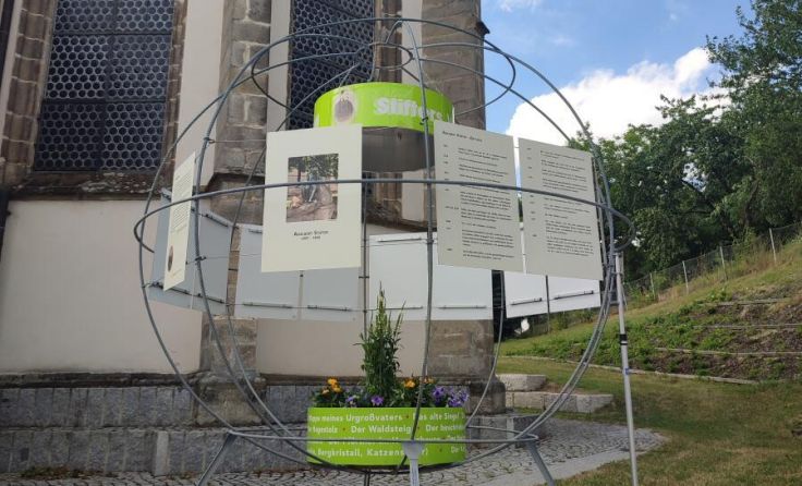 Die restaurierte Stifter Weltkugel wurde wieder aufgestellt. (Foto: Jürgen Maier)