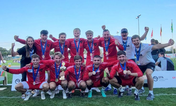 Die U21-Nationalmannschaft freut sich über EM-Gold. (Foto: Faustball Austria)