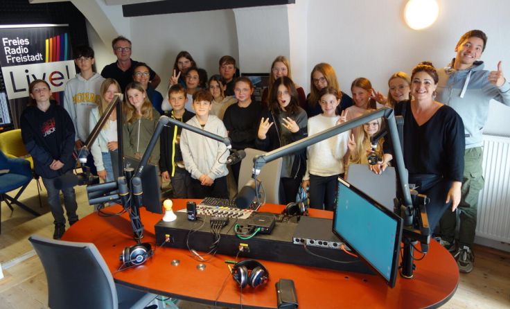 Schüler der MS Neumarkt beim Workshop im Freien Radio Freistadt. (Foto: FRF)