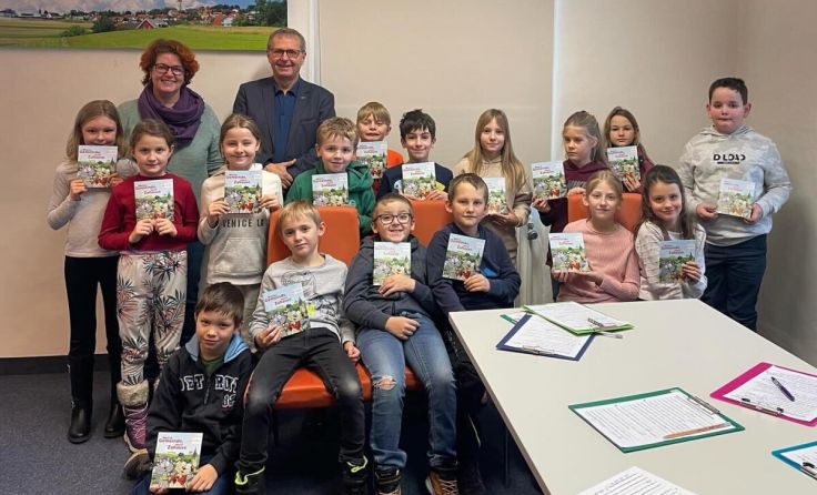 Die 3b zu Besuch bei Bgm. Christian Denkmaier (Foto: Gemeinde Neumarkt)
