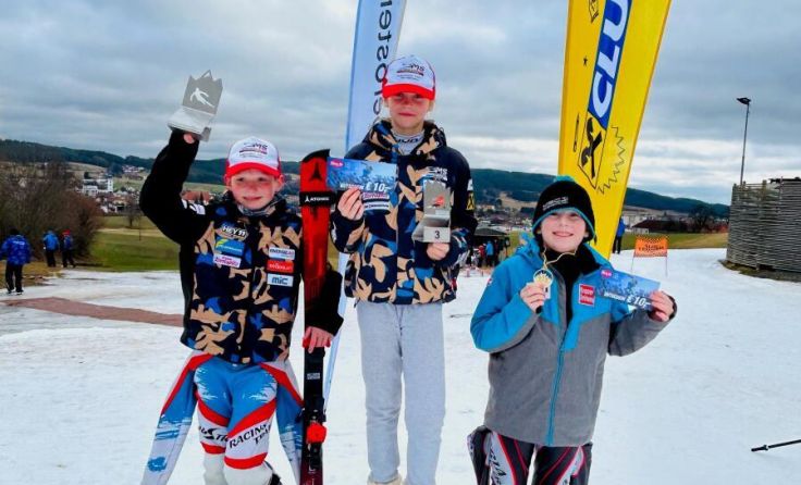 Die Freistädter Skirennläufer holten beim OÖ Kids Cup wieder einige Pokale. (Foto: USC Freistadt)