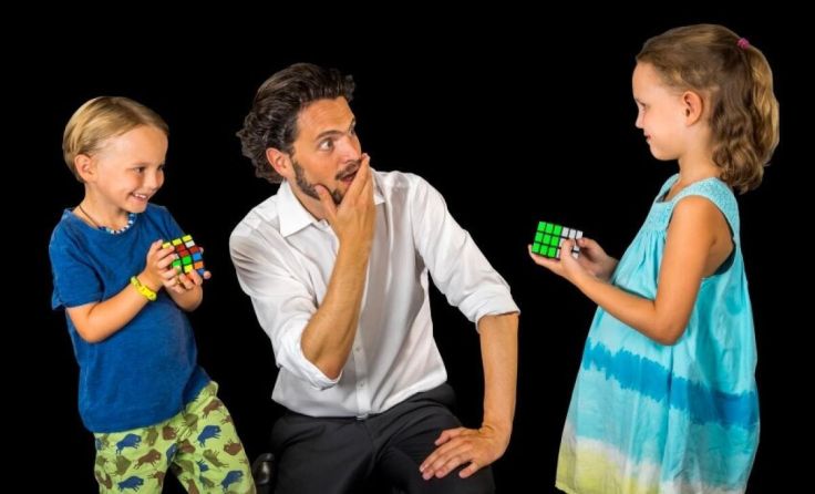 Maguel zeigt als Kinderzauberer verblüffende Zaubertricks (Foto: Manuel Reisinger)
