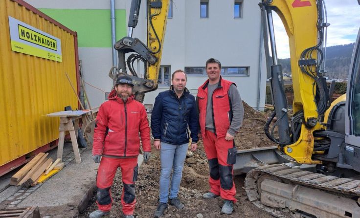 Bgm. Michael Spörker beim Besuch der Baustelle (Foto: Gemeinde St. Oswald)