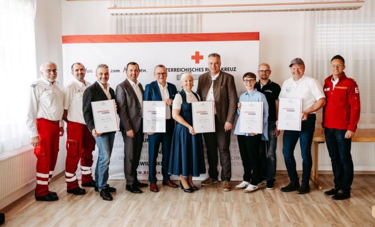Vertreter des Roten Kreuzes und der Unternehmen (Foto: OÖRK/Sandra Ziegler)