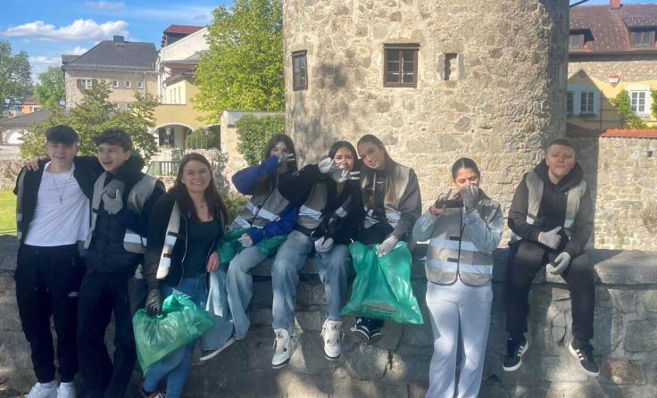 Jugendliche räumten in Freistadt auf (Foto: JCUV)