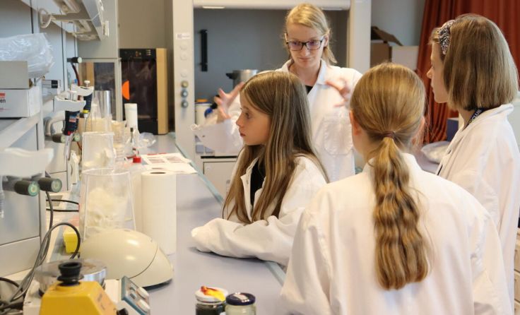 Experimentieren und forschen in Hagenberg (Foto: Kinderuni OÖ)