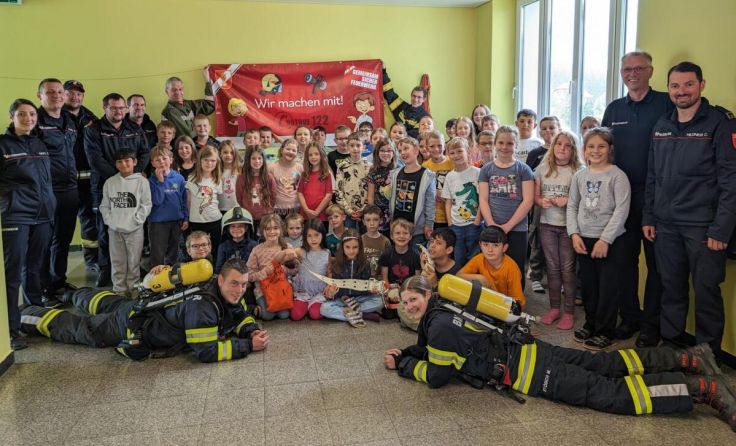 Die Feuerwehr besuchte die Sandler Volksschüler (Foto: FF Pürstling)