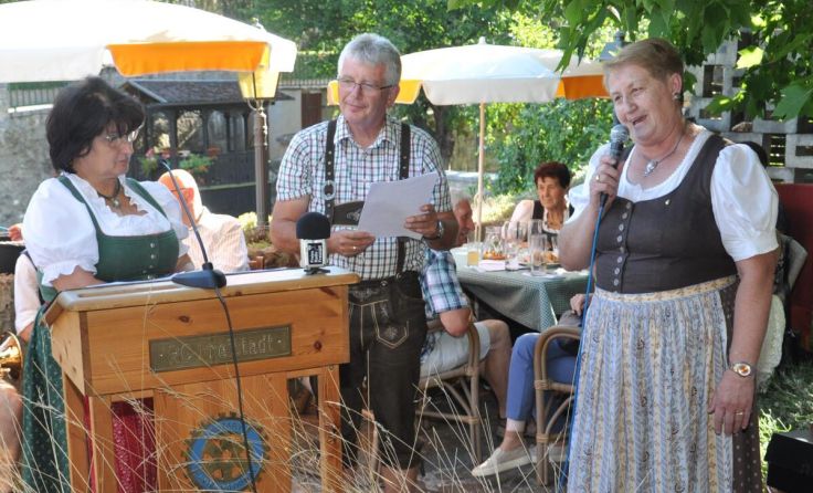 Unschlagbares Team: Stelzhamerbund und Goldhaubenfrauen Freistadt (Foto: privat)