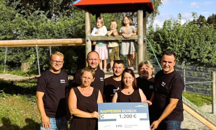 Spendenübergabe an den Elternverein (Foto: privat)
