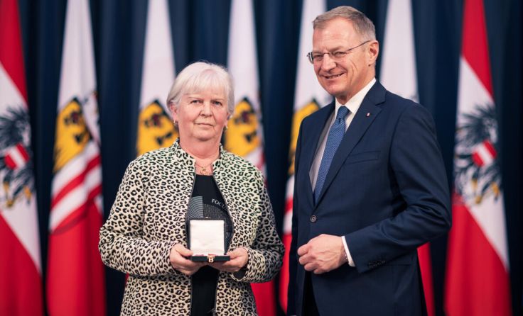 Marietta Hackl und LH Thomas Stelzer (Foto: Land OÖ/Max Mayrhofer)